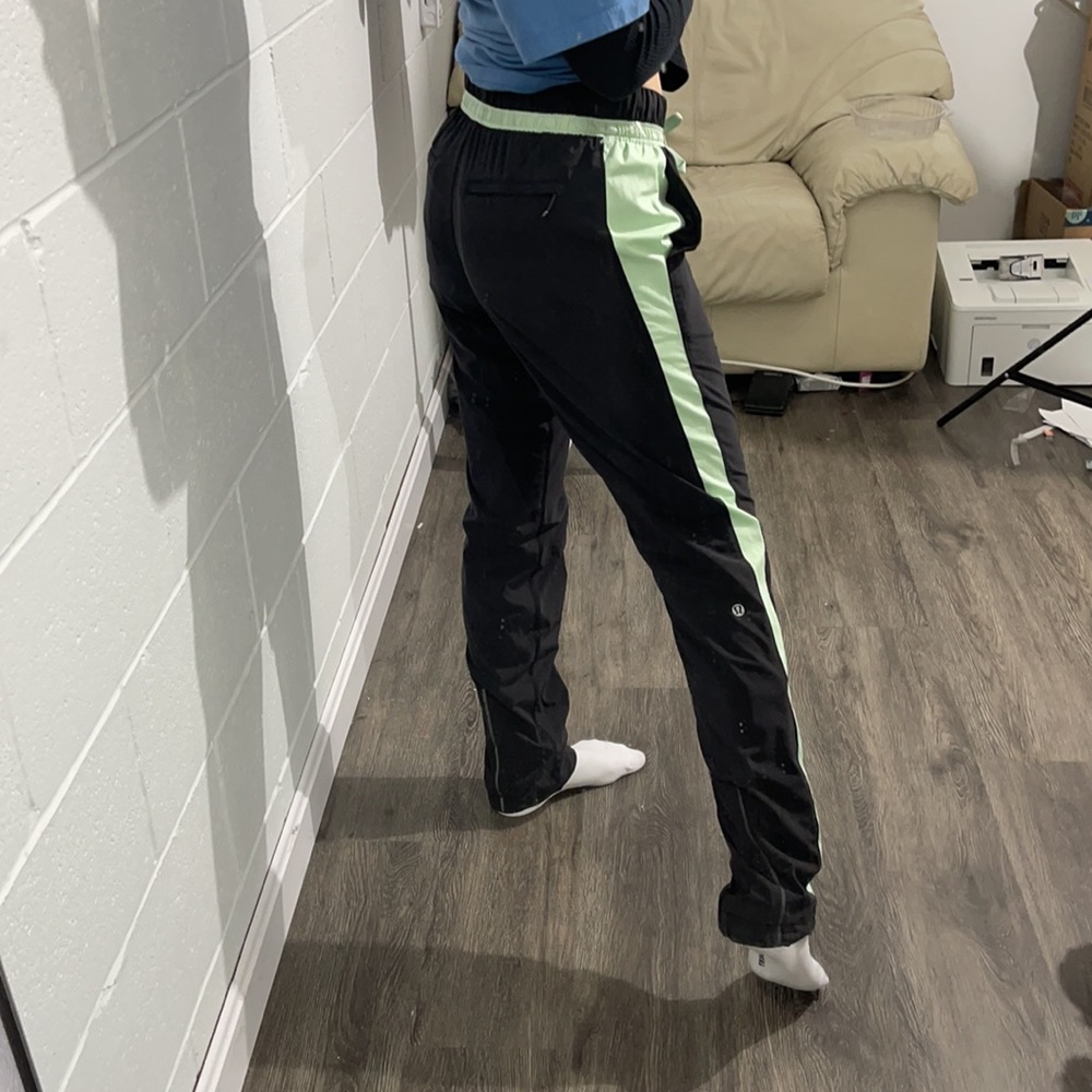 Lululemon pants - Picture 13 of 13